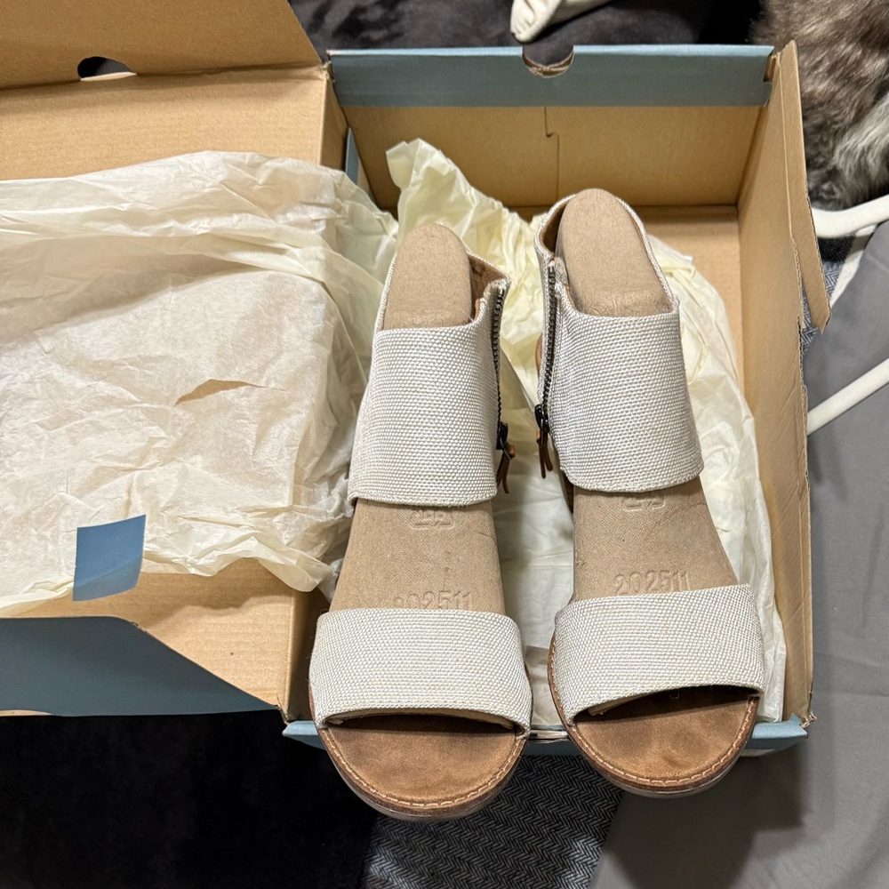 Toms Natural Yarn Dye Majorca Cut-Out Heels